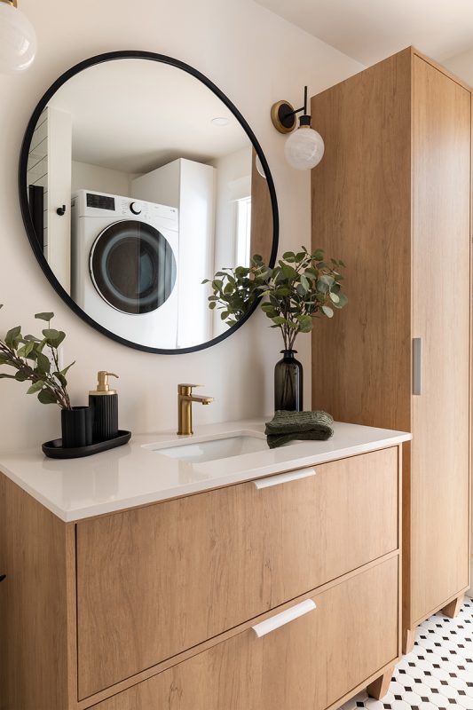 Projet Delorimier - Salle de bain - Ébénisterie Armoires Créabec inc.