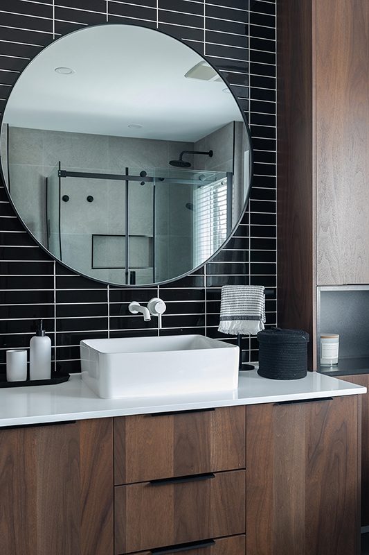 Projet Odile - Salle de bain - Ébénisterie Armoires Créabec inc.